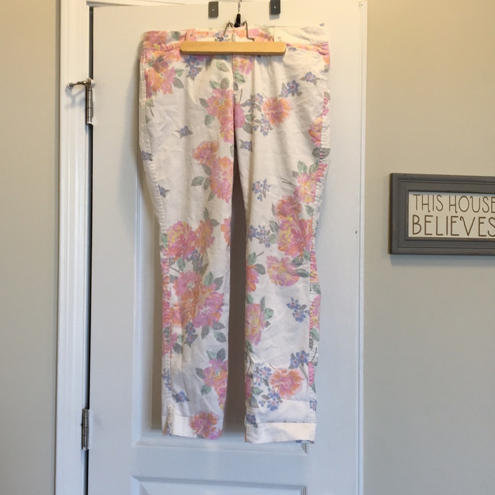 Old Navy Pixie Chinos with flower print size 6